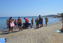 ΔΕΙΤΕ ΦΩΤΟ Οι πρώτες βοήθειες έσωσαν συμπολίτη μας το πρωί στην παραλία στο Ψαλίδι