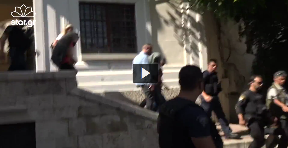 Έκανα σεξ με τη μαμά και την αδερφή μου.