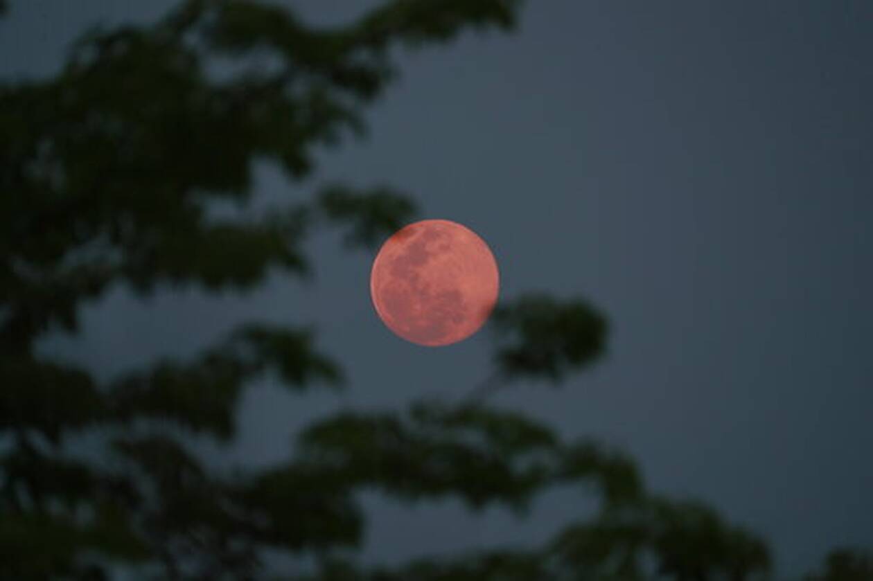 Ροζ πανσέληνος: Δείτε το μεγαλύτερο φεγγάρι του 2020 4